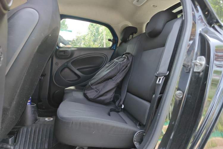 Used smart forfour 2016 1.0L 52 kW Dynamic Edition Left Rear Seat