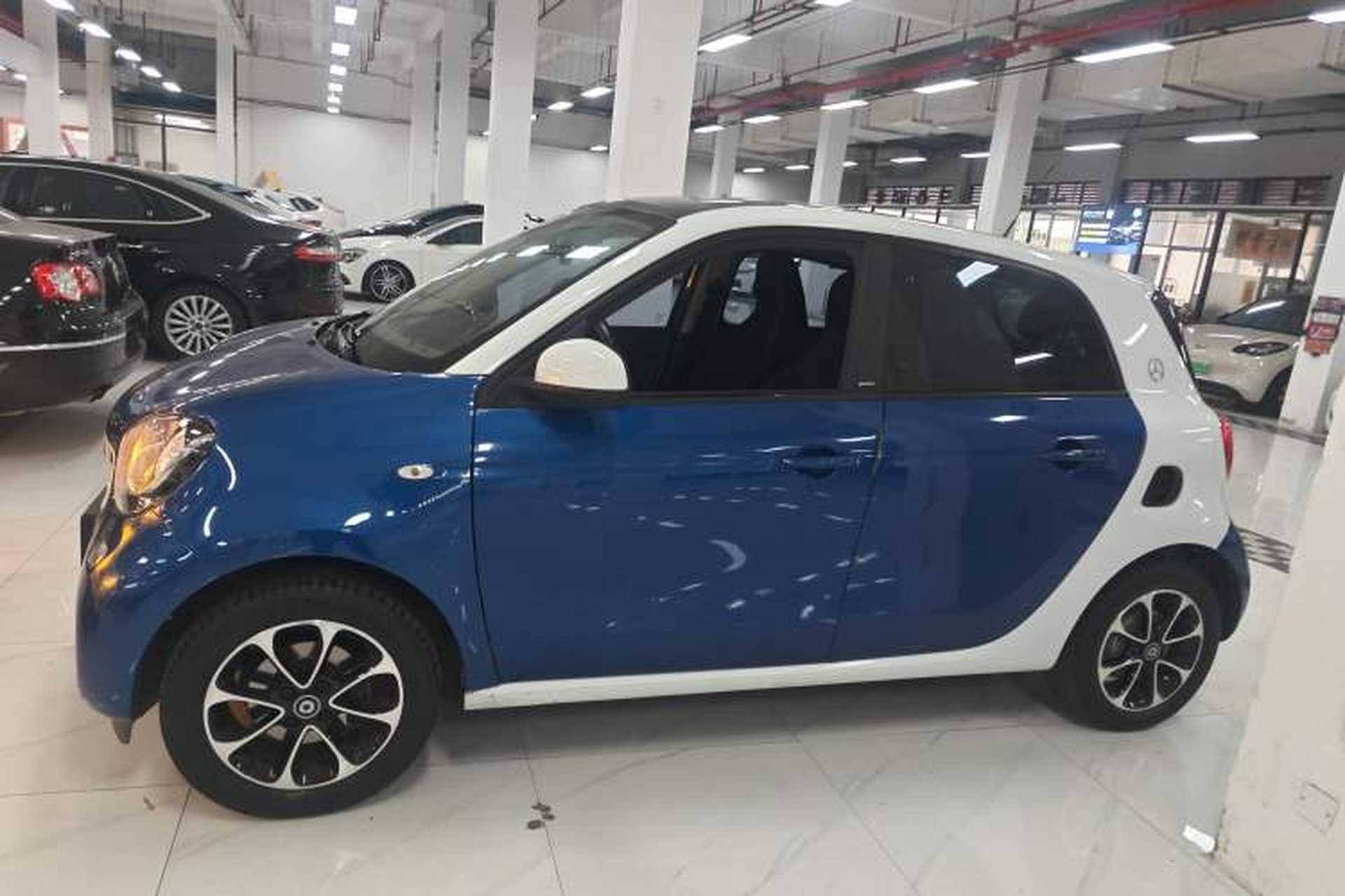 Used smart forfour 2016 1.0L 52 kW Passion Edition Left Side