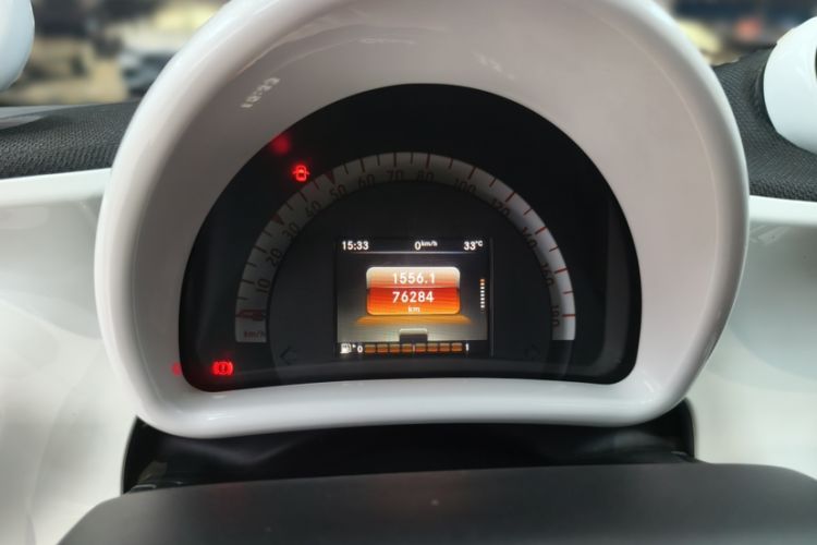 Used smart forfour 2016 0.9T 66 kW Pioneer Edition Odometer Close Up