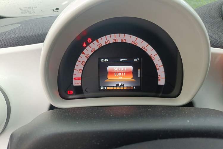 Used smart forfour 2016 1.0L 52 kW Passion Edition Odometer Close Up