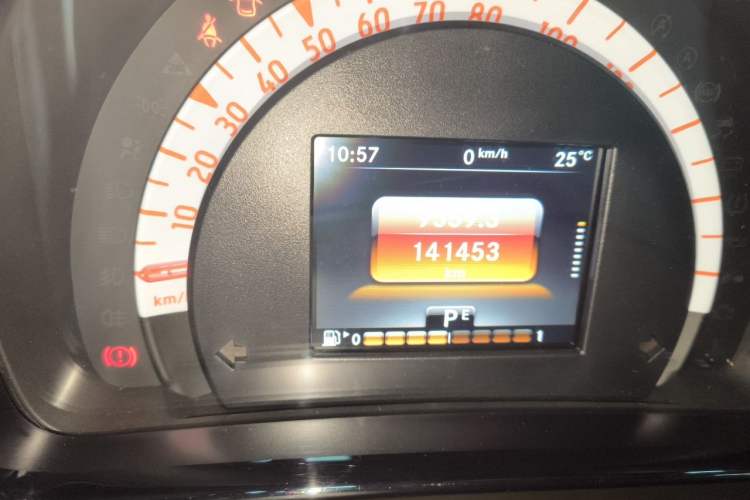 Used smart forfour 2016 1.0L 52 kW Passion Edition Odometer Close Up