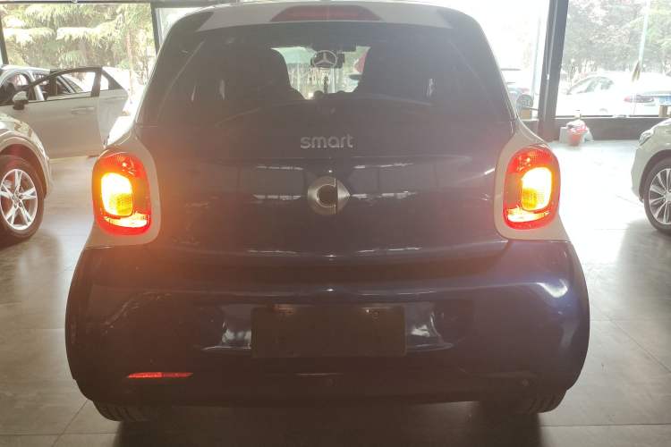Used smart forfour 2016 1.0L 52 kW Passion Edition Rear