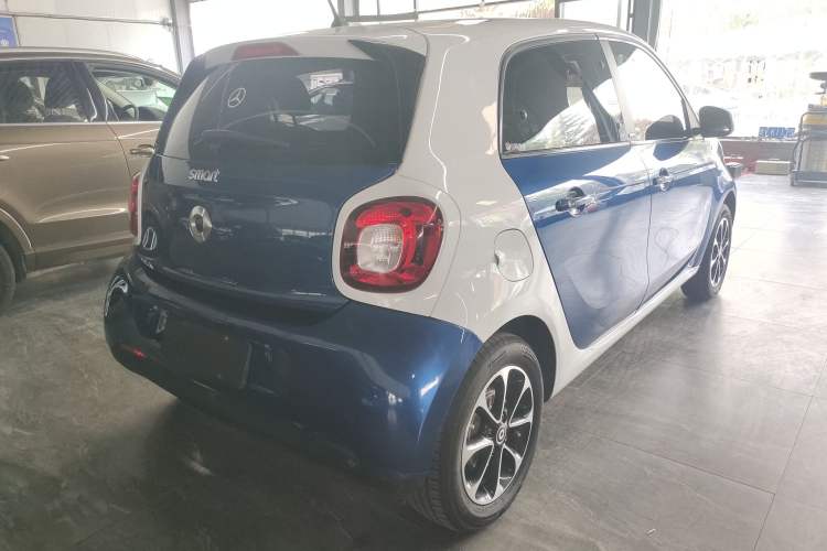 Used smart forfour 2016 1.0L 52 kW Passion Edition Rear Right 45 Deg