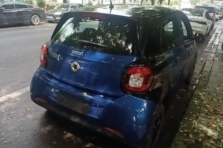 Used smart forfour 2016 1.0L 52 kW Passion Edition Rear Right 45 Deg