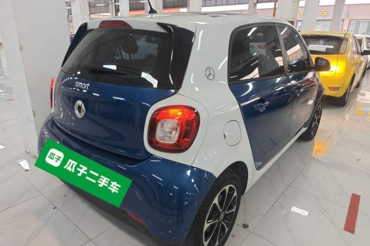 Used smart forfour 2016 1.0L 52 kW Passion Edition Rear Right 45 Deg