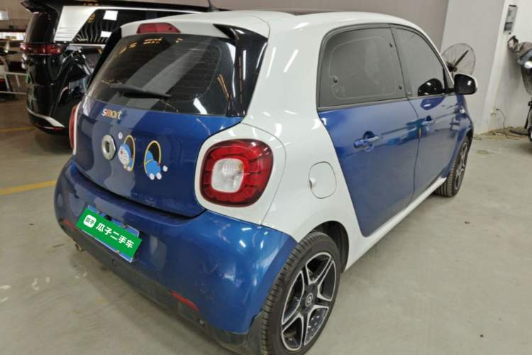 Used smart forfour 2016 0.9T 66 kW Ultimate Edition Rear Right 45 Deg