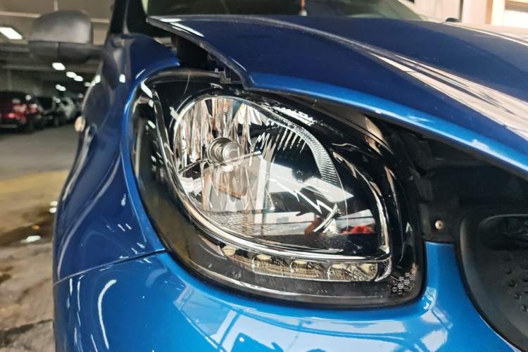 Used smart forfour 2016 1.0L 52 kW Dynamic Edition Right Front Headlight