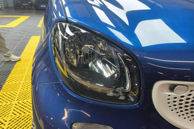Used smart forfour 2016 1.0L 52 kW Passion Edition Right Front Headlight