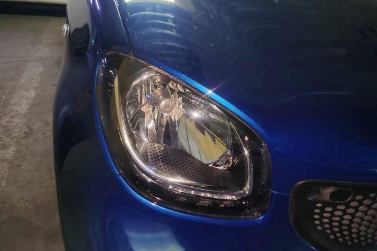 Used smart forfour 2016 1.0L 52 kW Dynamic Edition Right Front Headlight