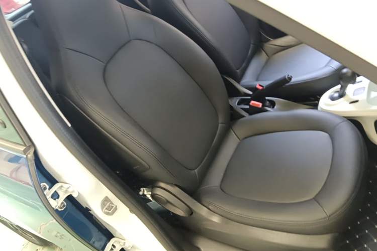 Used smart forfour 2016 1.0L 52 kW Passion Edition Right Front Seat