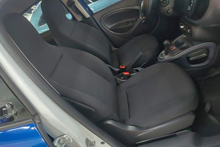 Used smart forfour 2016 1.0L 52 kW Dynamic Edition Right Front Seat