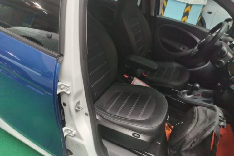 Used smart forfour 2016 0.9T 66 kW Pioneer Edition Right Front Seat