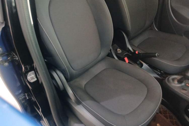 Used smart forfour 2016 1.0L 52 kW Passion Edition Right Front Seat