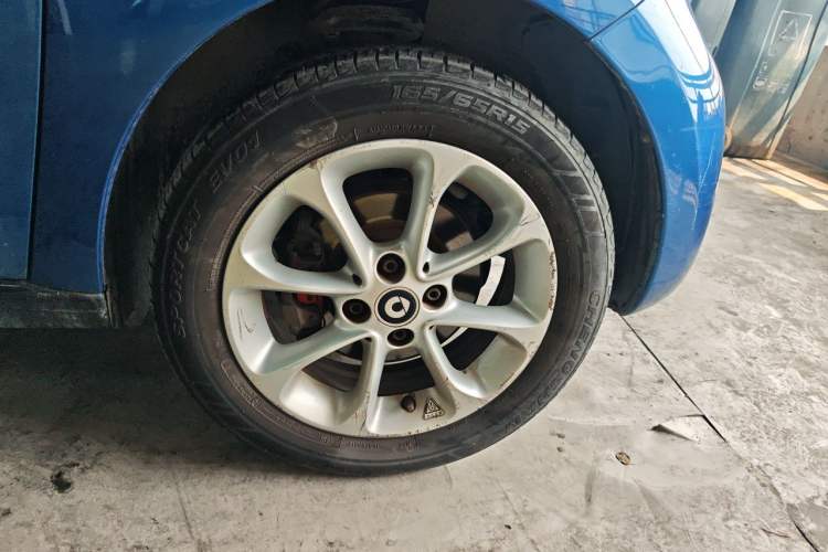 Used smart forfour 2016 1.0L 52 kW Dynamic Edition Right Front Wheel Hub