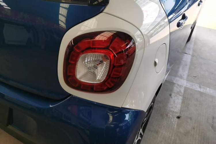 Used smart forfour 2016 0.9T 66 kW Ultimate Edition Right Rear Taillight