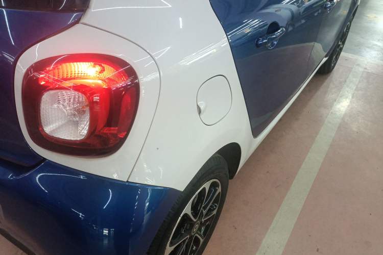 Used smart forfour 2016 1.0L 52 kW Passion Edition Right Rear Taillight