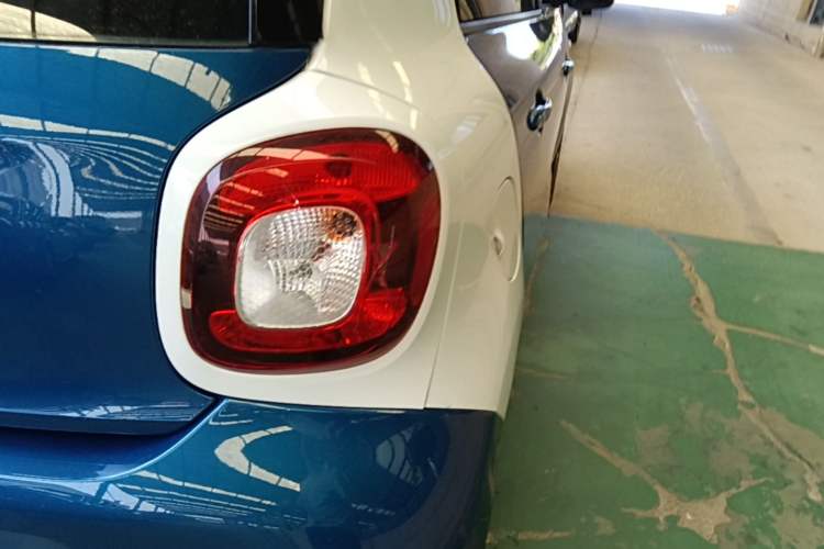 Used smart forfour 2016 1.0L 52 kW Passion Edition Right Rear Taillight