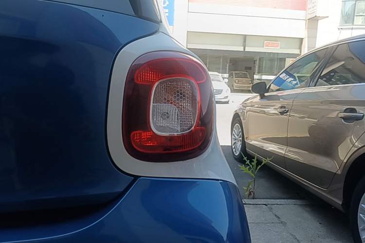 Used smart forfour 2016 0.9T 66 kW Pioneer Edition Right Rear Taillight