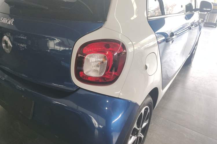 Used smart forfour 2016 1.0L 52 kW Passion Edition Right Rear Taillight