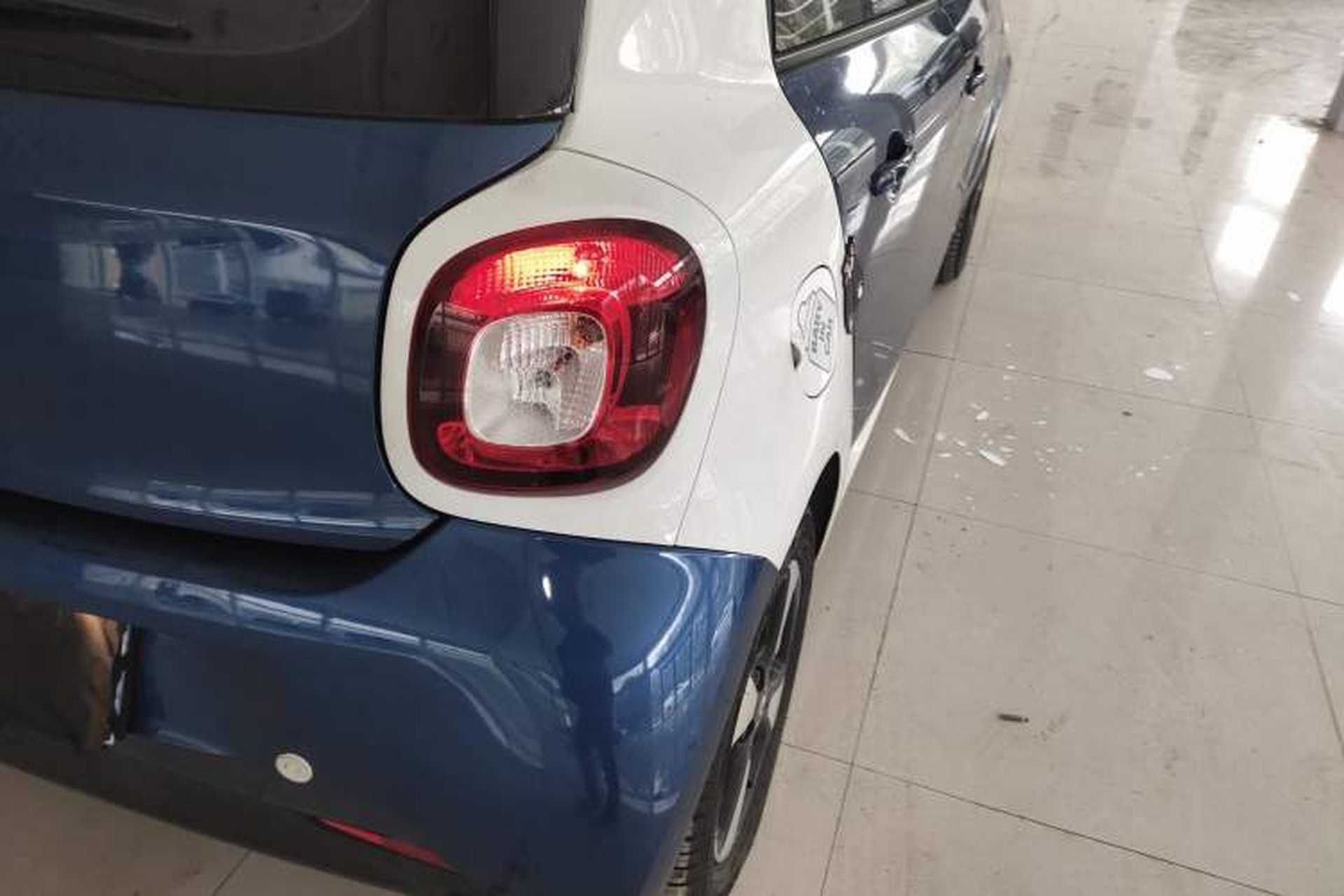 Used smart forfour 2016 1.0L 52 kW Passion Edition Right Rear Taillight