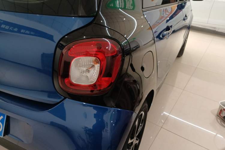 Used smart forfour 2016 1.0L 52 kW Passion Edition Right Rear Taillight