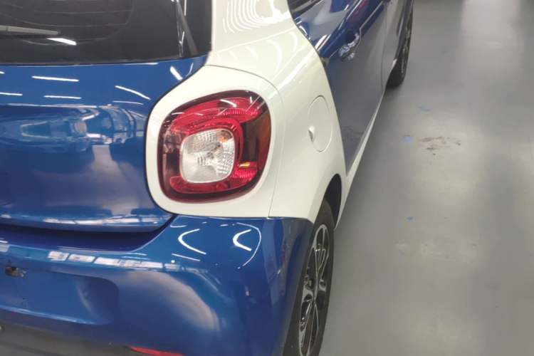 Used smart forfour 2016 1.0L 52 kW Passion Edition Right Rear Taillight
