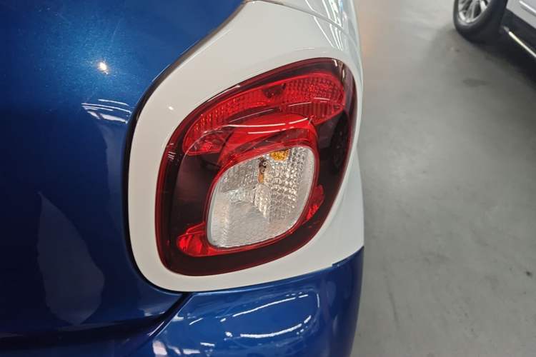 Used smart forfour 2016 1.0L 52 kW Passion Edition Right Rear Taillight