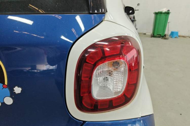Used smart forfour 2016 0.9T 66 kW Ultimate Edition Right Rear Taillight