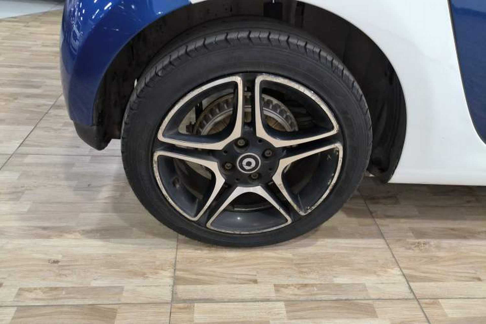 Used smart forfour 2016 0.9T 66 kW Ultimate Edition Right Rear Wheel Hub