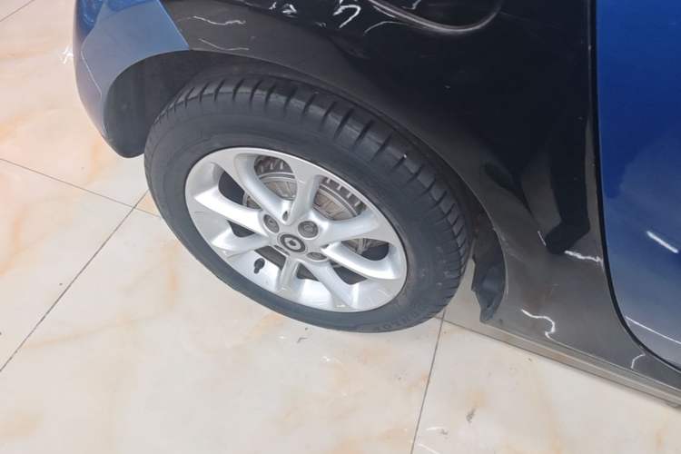 Used smart forfour 2016 1.0L 52 kW Dynamic Edition Right Rear Wheel Hub