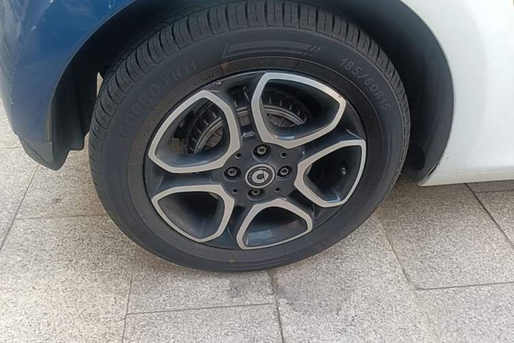 Used smart forfour 2016 0.9T 66 kW Pioneer Edition Right Rear Wheel Hub