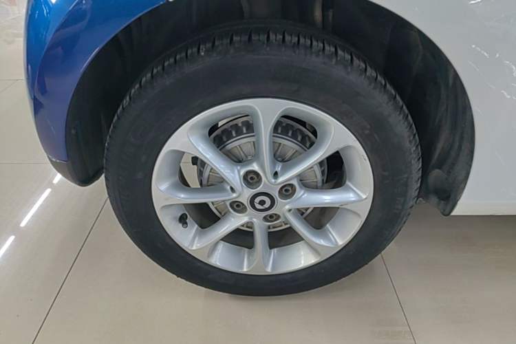 Used smart forfour 2016 1.0L 52 kW Dynamic Edition Right Rear Wheel Hub