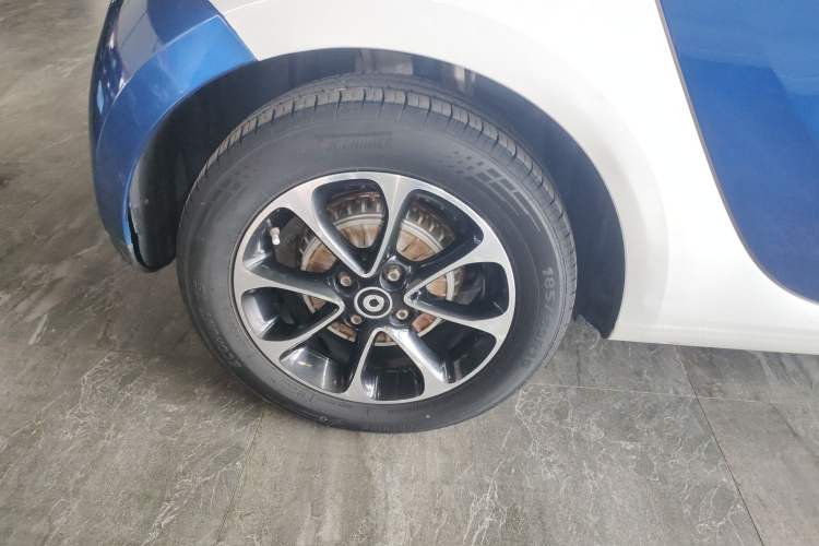 Used smart forfour 2016 1.0L 52 kW Passion Edition Right Rear Wheel Hub