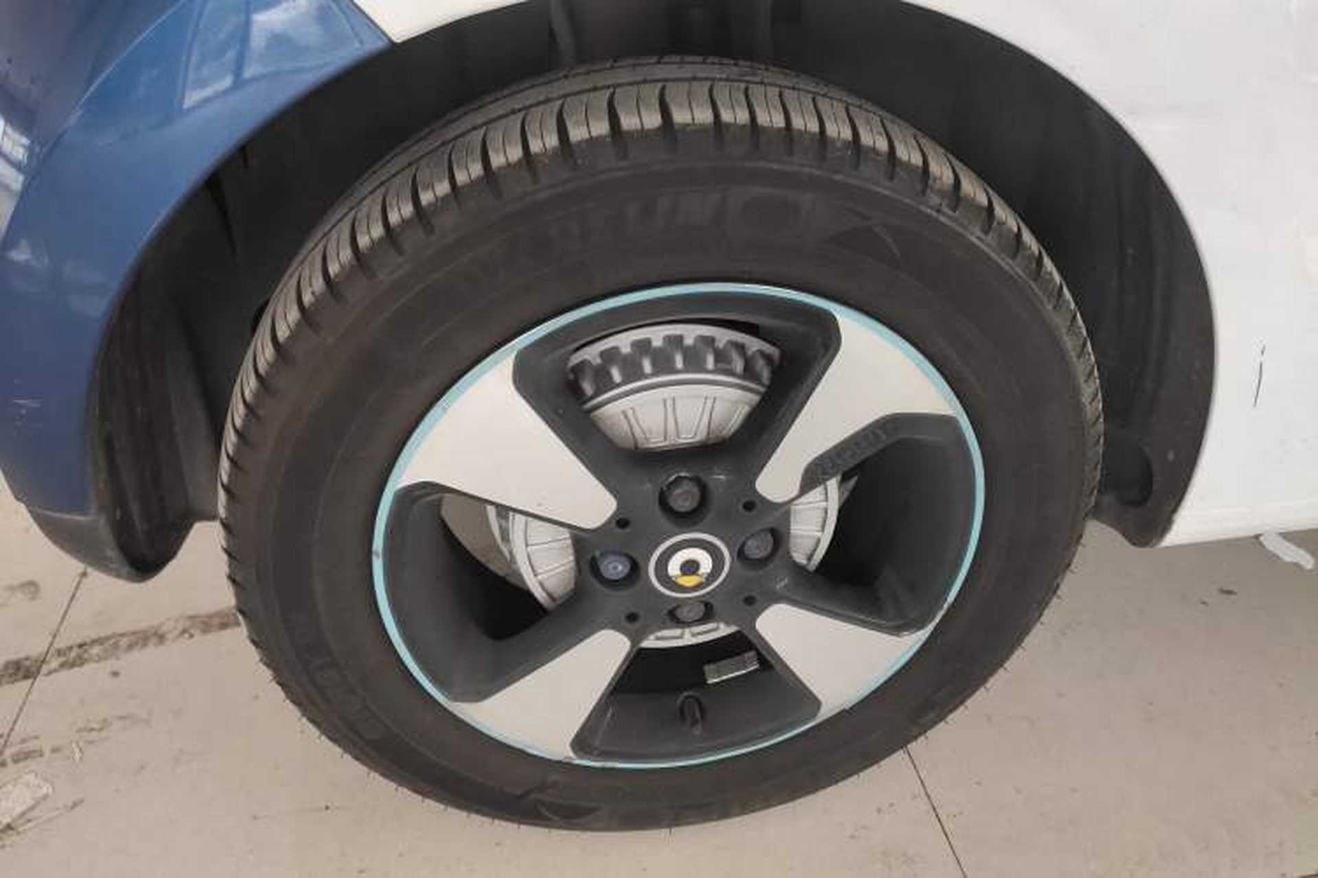 Used smart forfour 2016 1.0L 52 kW Passion Edition Right Rear Wheel Hub
