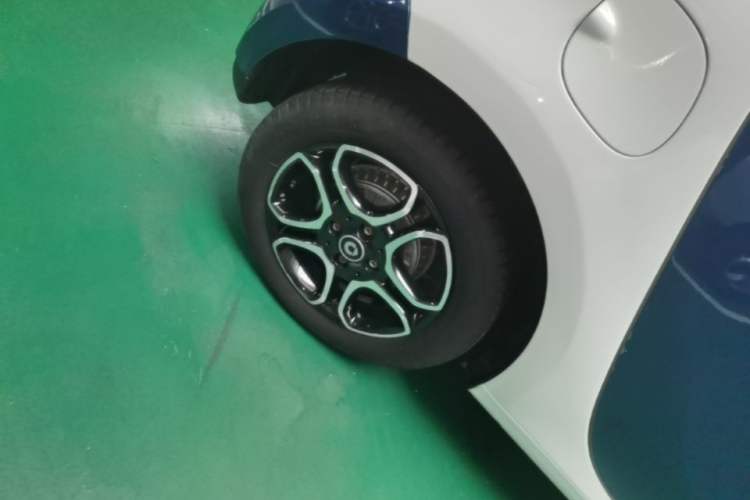 Used smart forfour 2016 0.9T 66 kW Pioneer Edition Right Rear Wheel Hub