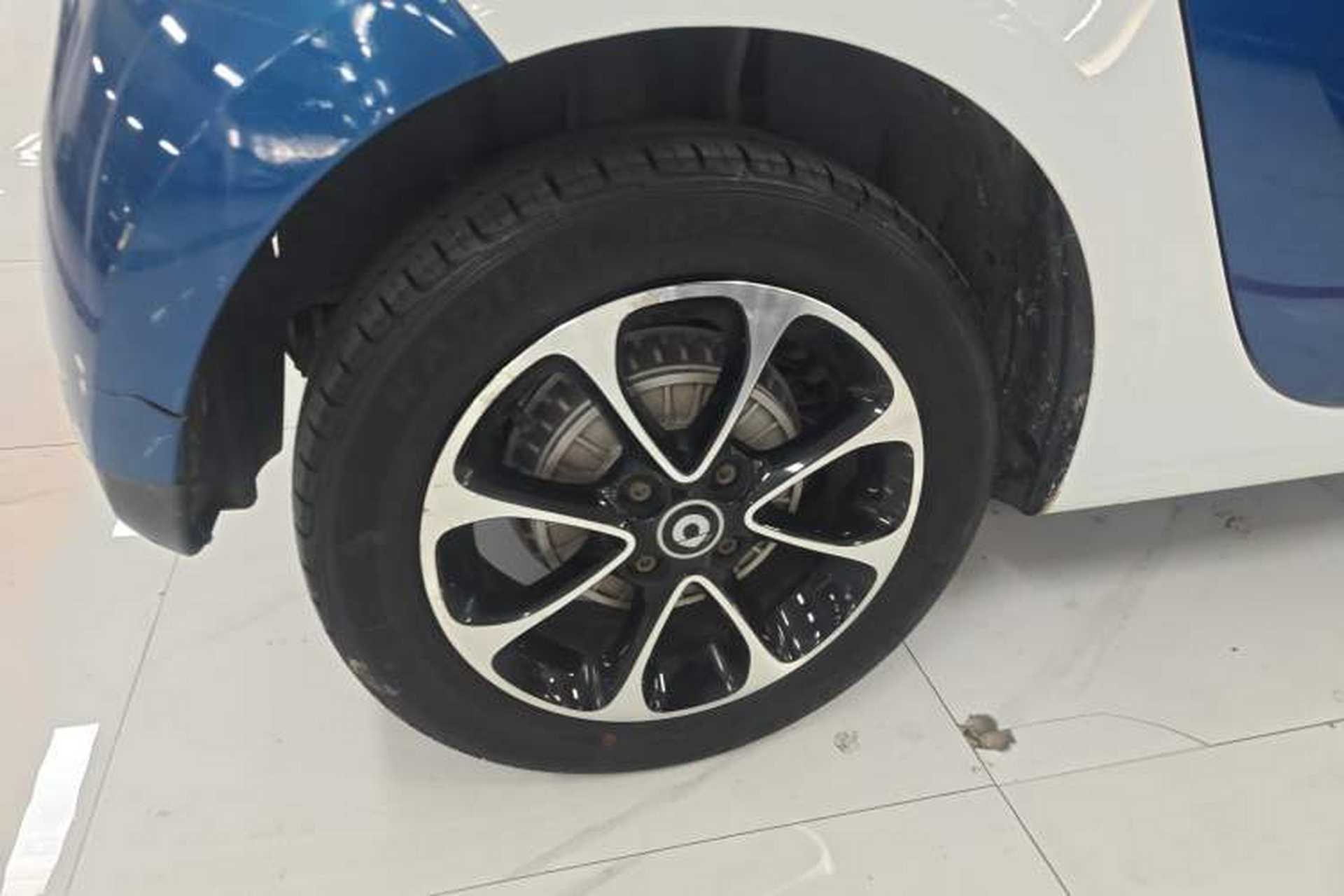 Used smart forfour 2016 1.0L 52 kW Passion Edition Right Rear Wheel Hub