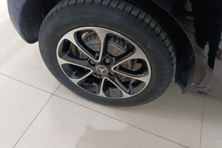 Used smart forfour 2016 1.0L 52 kW Passion Edition Right Rear Wheel Hub
