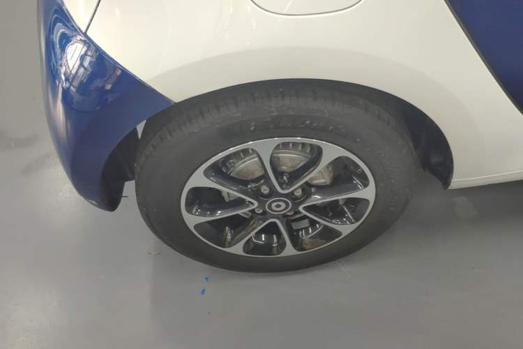 Used smart forfour 2016 1.0L 52 kW Passion Edition Right Rear Wheel Hub