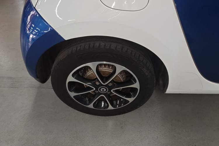 Used smart forfour 2016 1.0L 52 kW Passion Edition Right Rear Wheel Hub