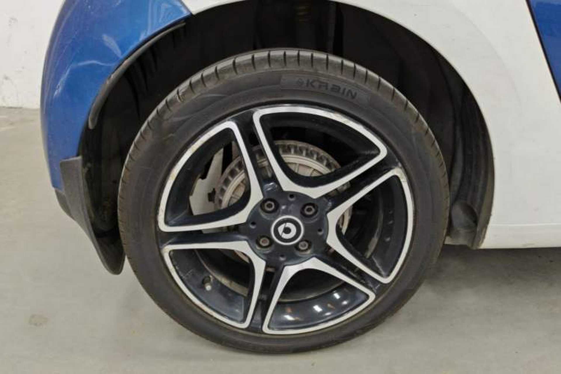 Used smart forfour 2016 0.9T 66 kW Ultimate Edition Right Rear Wheel Hub