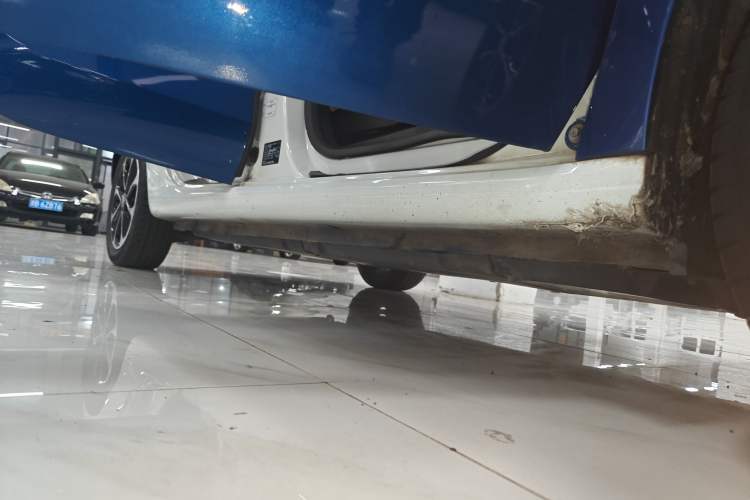 Used smart forfour 2016 1.0L 52 kW Passion Edition Right Side Sill