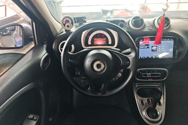Used smart forfour 2016 1.0L 52 kW Dynamic Edition Steering Wheel