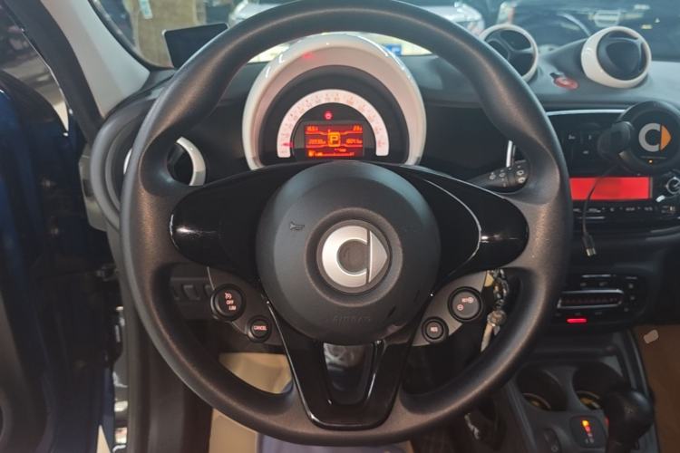 Used smart forfour 2016 1.0L 52 kW Dynamic Edition Steering Wheel