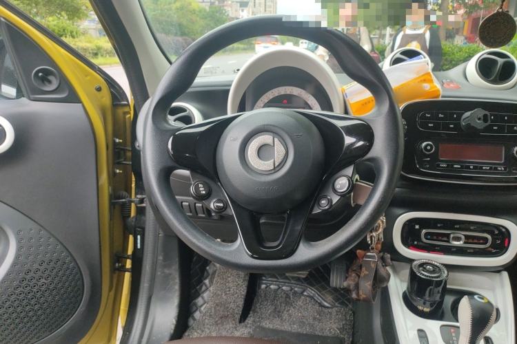 Used smart forfour 2016 1.0L 52 kW Dynamic Edition Steering Wheel