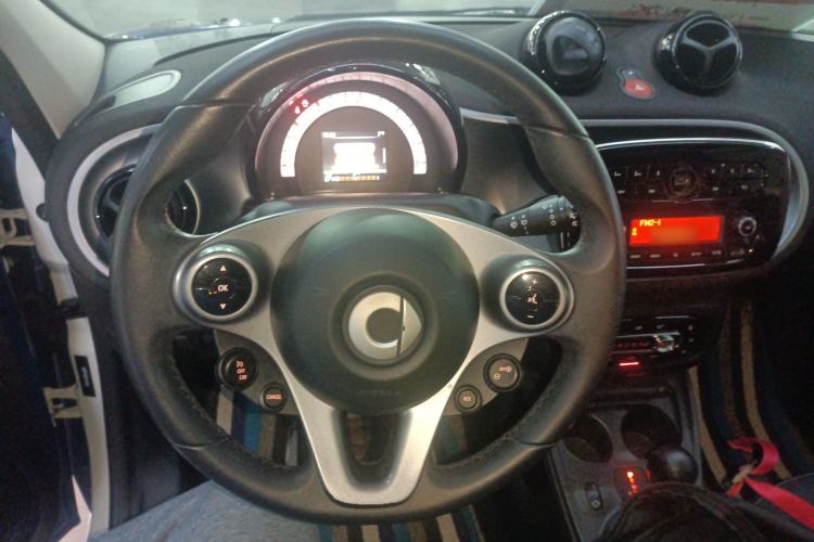 Used smart forfour 2016 1.0L 52 kW Passion Edition Steering Wheel