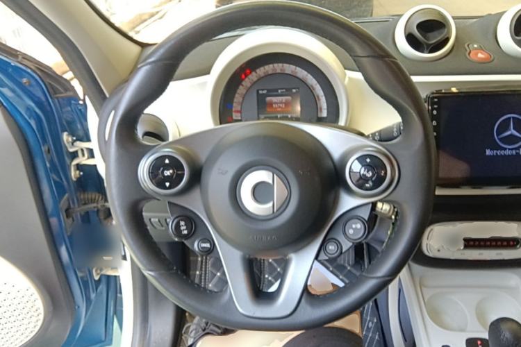 Used smart forfour 2016 1.0L 52 kW Passion Edition Steering Wheel