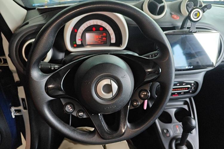 Used smart forfour 2016 1.0L 52 kW Dynamic Edition Steering Wheel