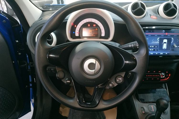 Used smart forfour 2016 1.0L 52 kW Dynamic Edition Steering Wheel