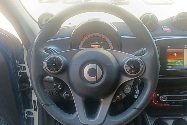 Used smart forfour 2016 0.9T 66 kW Pioneer Edition Steering Wheel