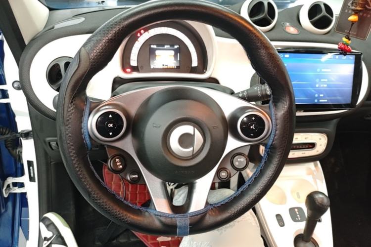 Used smart forfour 2016 1.0L 52 kW Passion Edition Steering Wheel